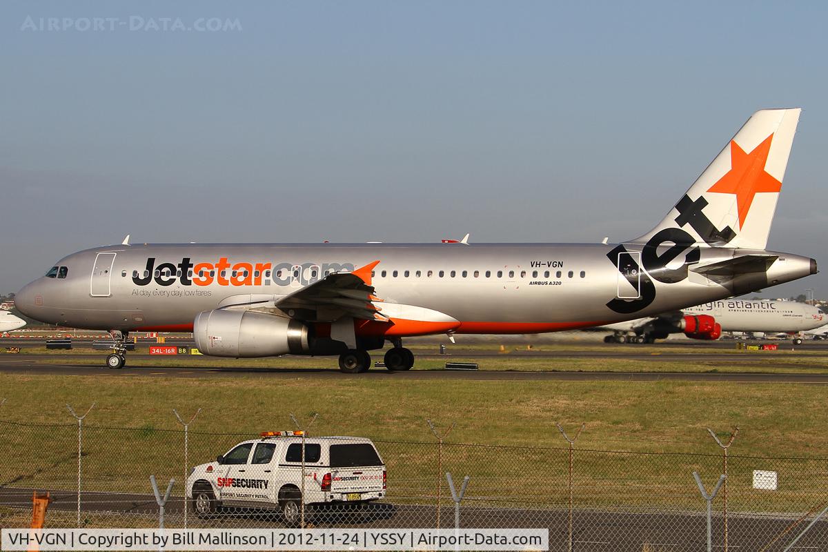 VH-VGN, 2010 Airbus A320-232 C/N 4434, taxiing to 34R