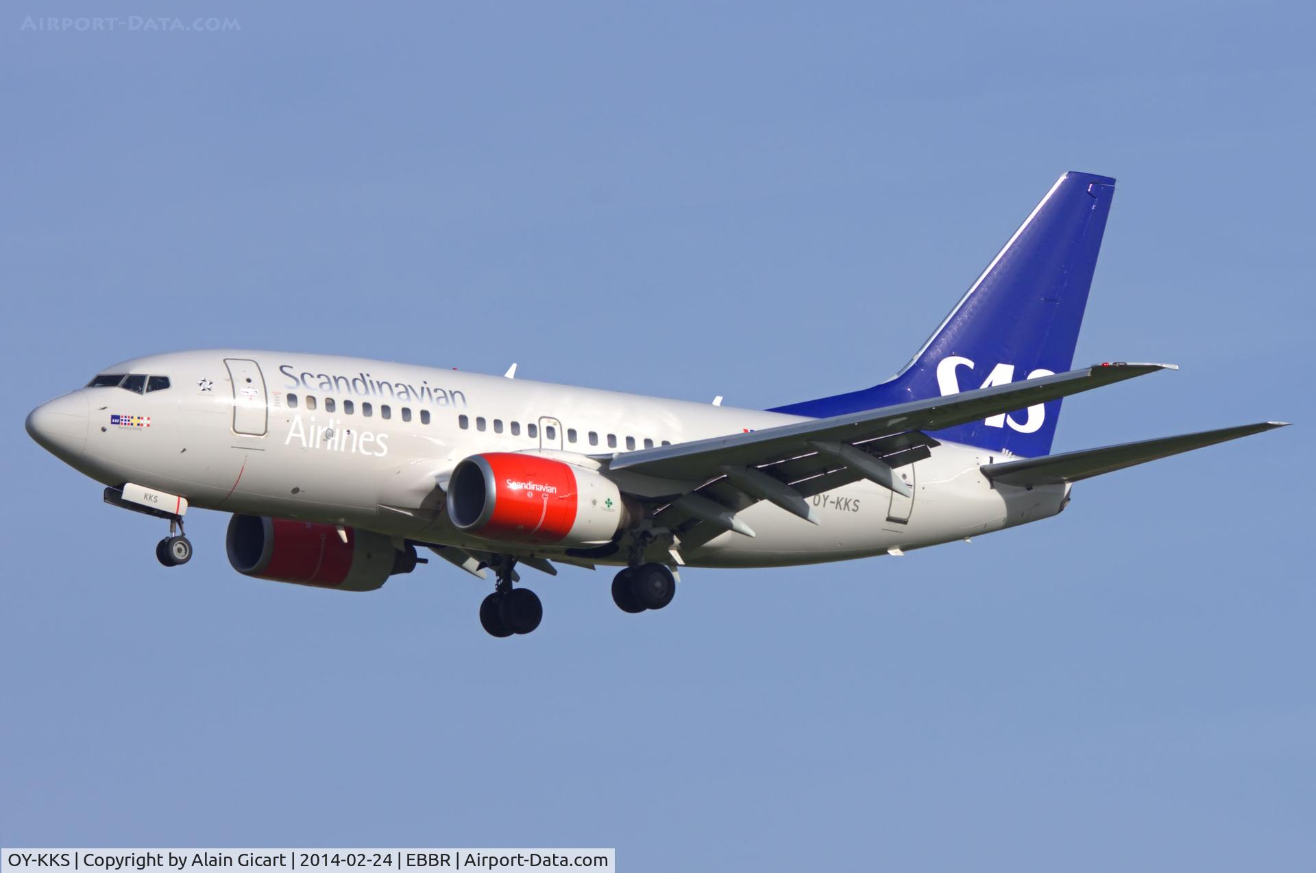 OY-KKS, 2000 Boeing 737-683 C/N 28322, Landing