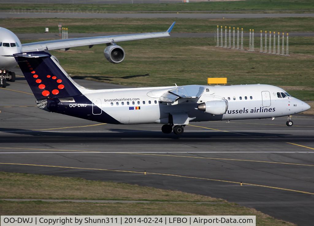 OO-DWJ, 1999 British Aerospace Avro 146-RJ100 C/N E3355, Landing rwy 14R