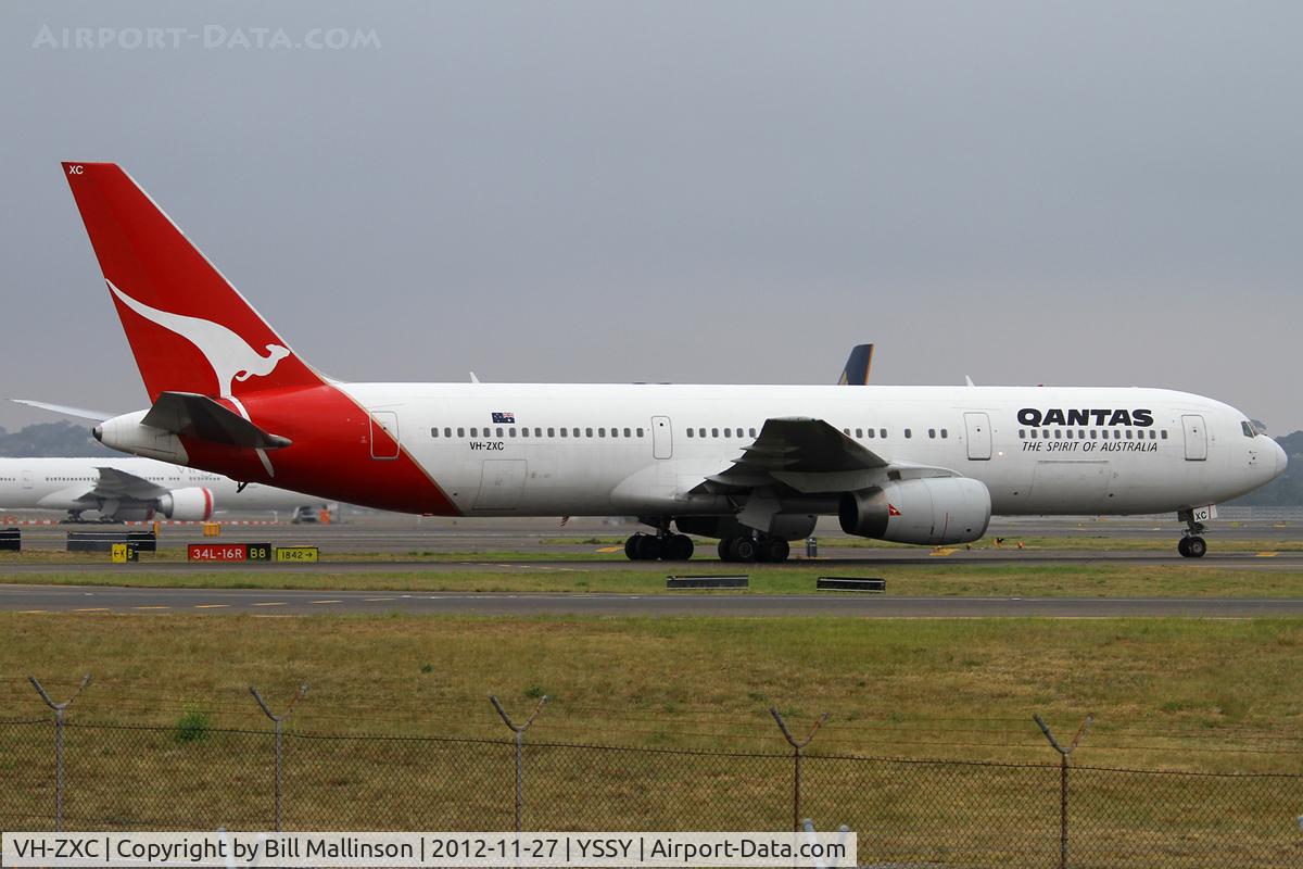 VH-ZXC, 1990 Boeing 767-336 C/N 24339, taxiing from 34R