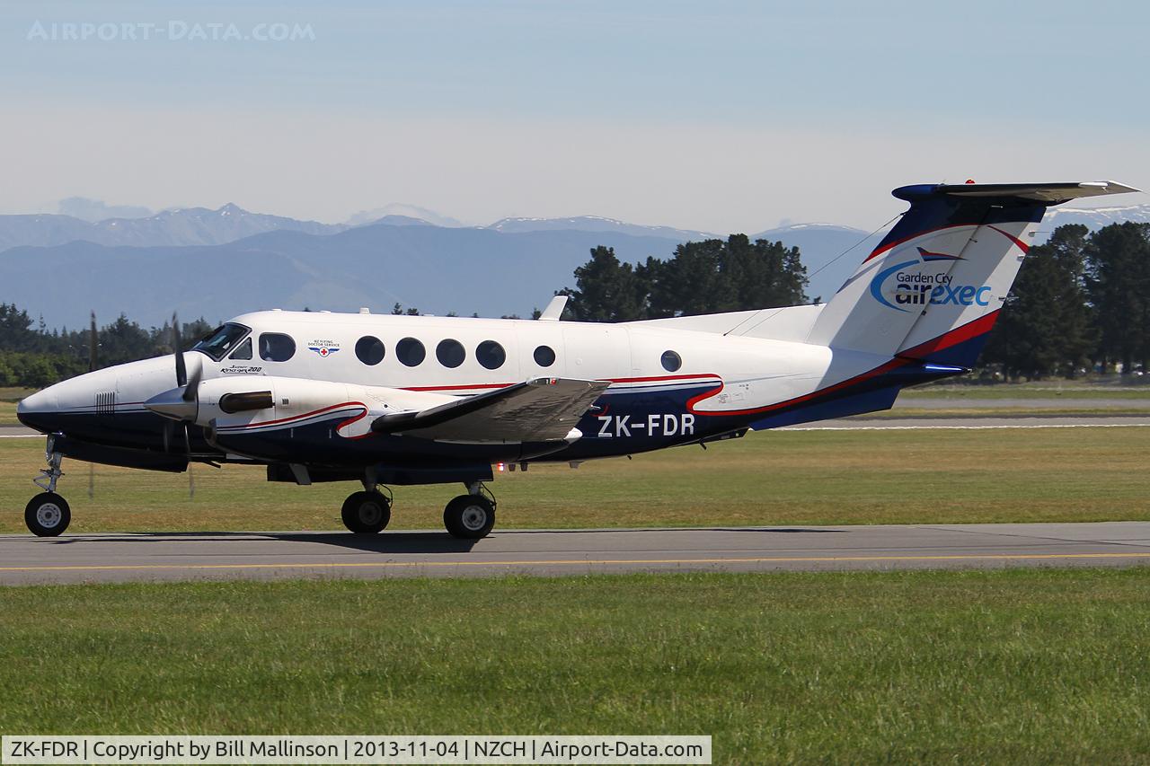 ZK-FDR, 1981 Beech 200C Super King Air C/N BL-31, taxi to RFDS hangar
