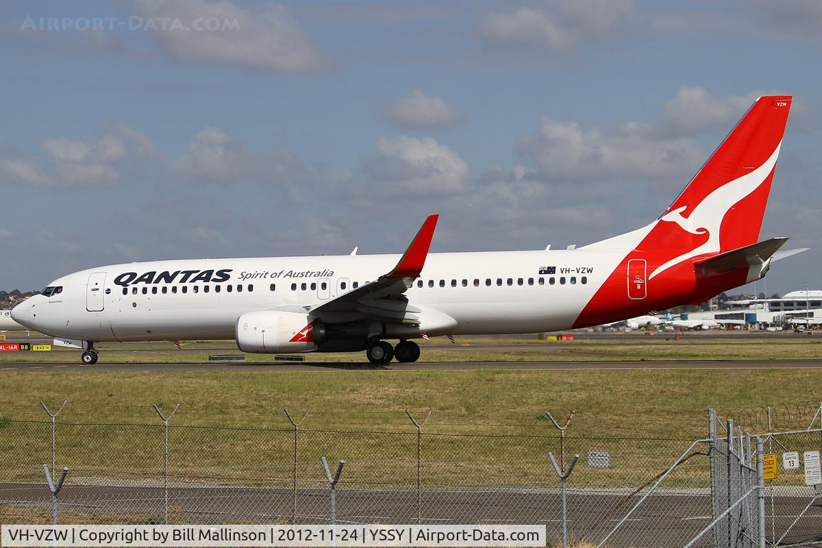 VH-VZW, 2011 Boeing 737-838 C/N 39359, taxiing to 34R