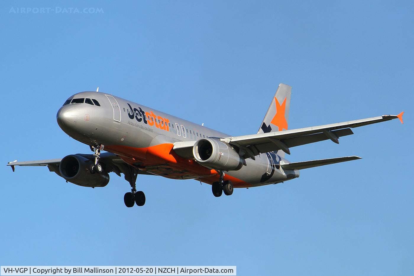 VH-VGP, 2010 Airbus A320-232 C/N 4343, finals to 02