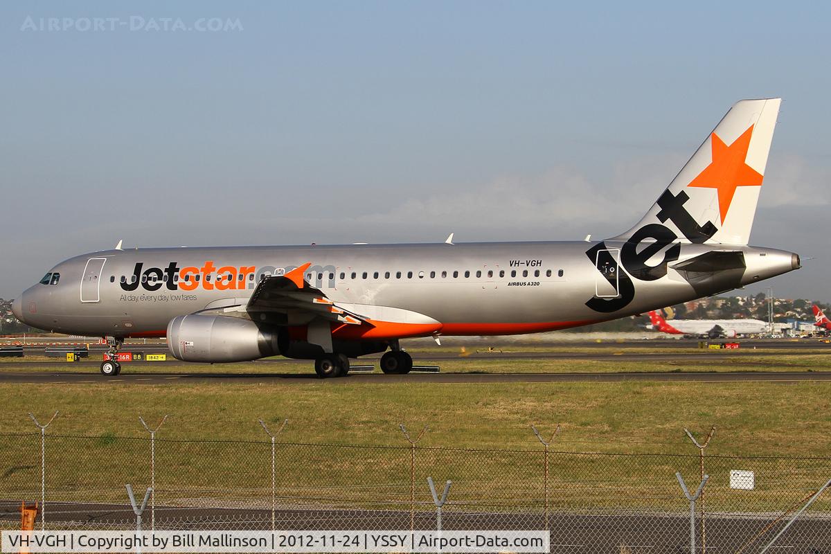 VH-VGH, 2010 Airbus A320-232 C/N 4495, taxiing to 34R