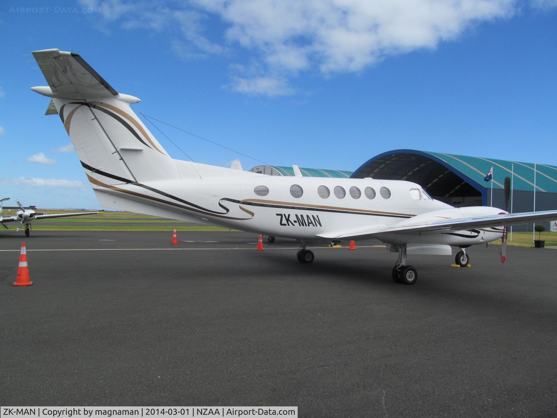 ZK-MAN, 1990 Beech B200 Super King Air King Air C/N BB-1366, In line for departure on exec apron