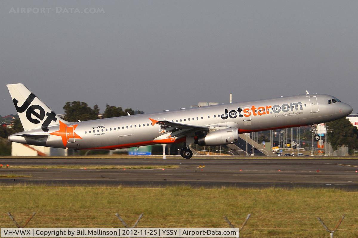VH-VWX, 2009 Airbus A321-231 C/N 3899, away from 34L