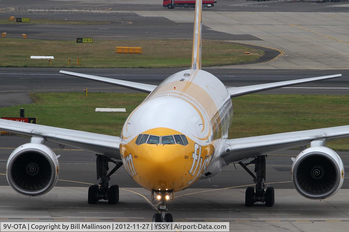 9V-OTA, 1997 Boeing 777-212/ER C/N 28507, just in as TZ2