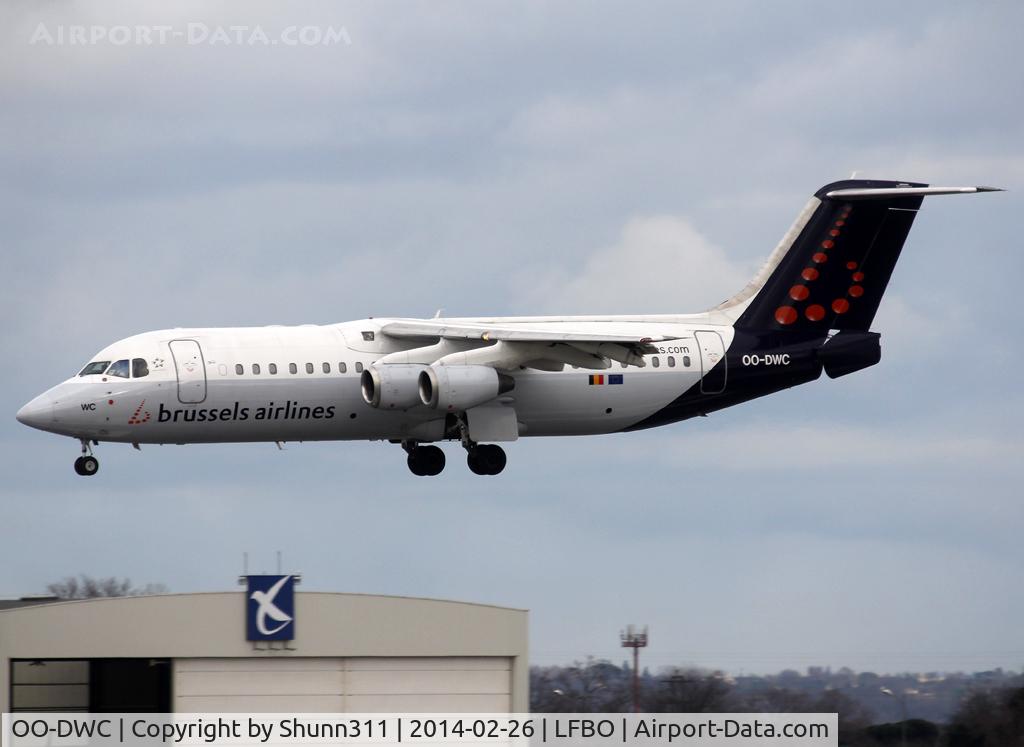 OO-DWC, 1998 British Aerospace Avro 146-RJ100 C/N E3322, Landing rwy 32R