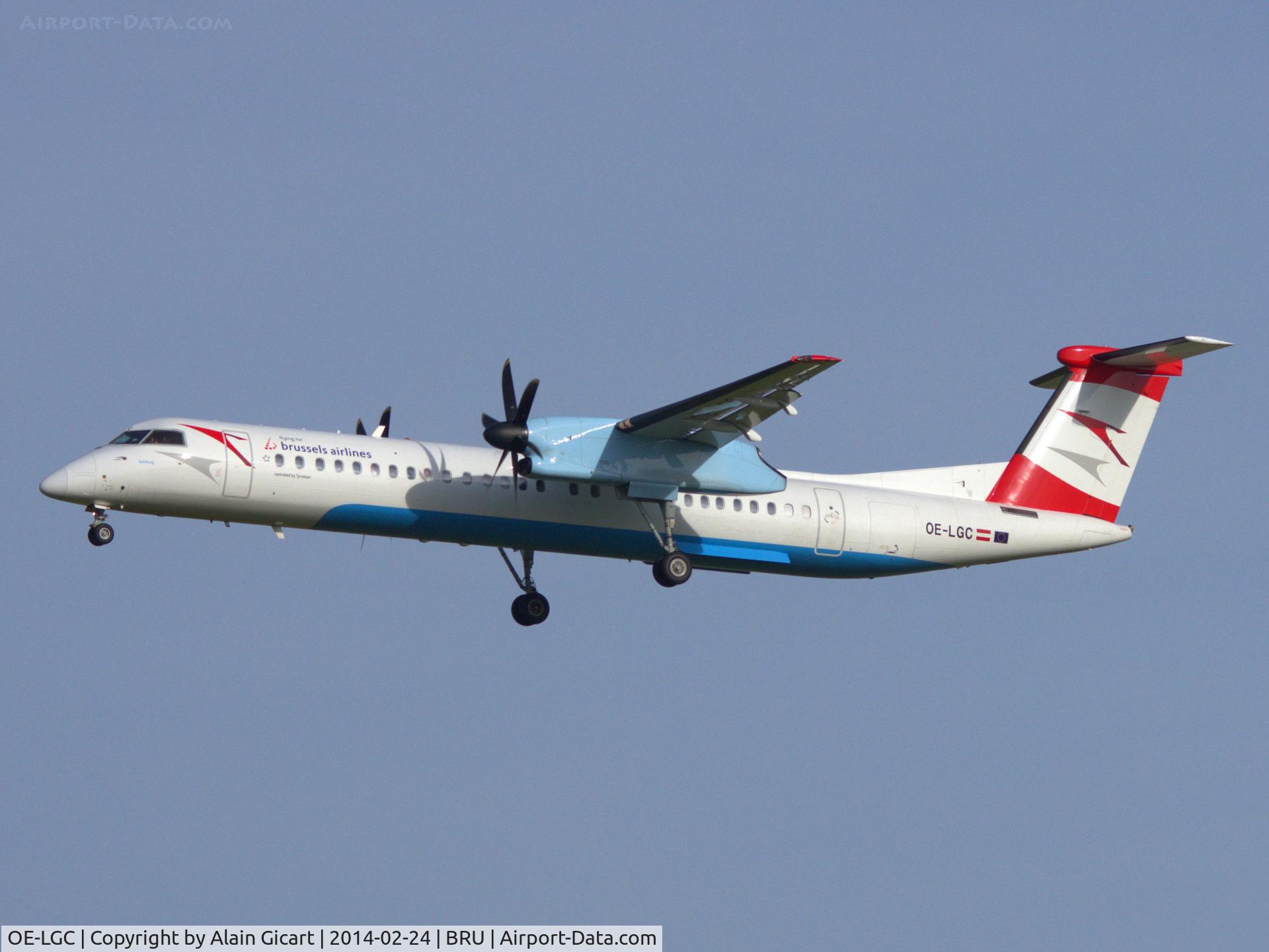 OE-LGC, 2000 De Havilland Canada DHC-8-402Q Dash 8 C/N 4026, Landing