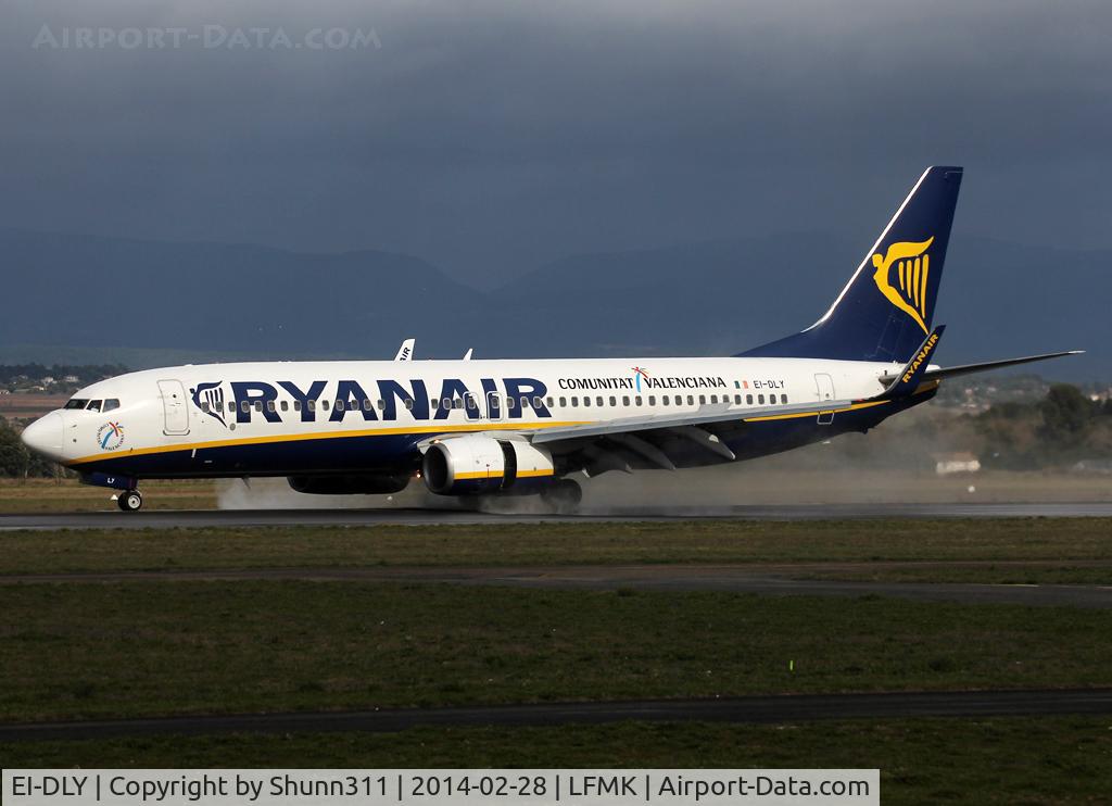 EI-DLY, 2006 Boeing 737-8AS C/N 33601, Landing rwy 28 with additional 'Communitat Valenciana' titles