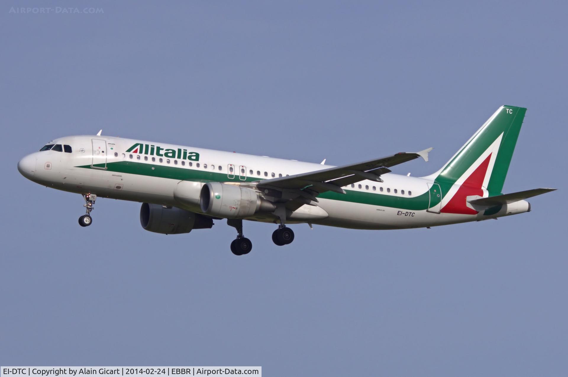 EI-DTC, 2009 Airbus A320-216 C/N 3831, Landing