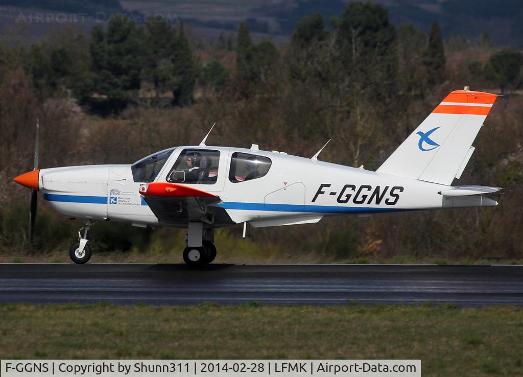 F-GGNS, Socata TB-20 C/N 1267, Landing / Take off exercices on rwy 28...
