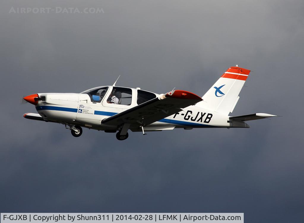 F-GJXB, 1991 Socata TB-20 C/N 1304, Taking off from rwy 28