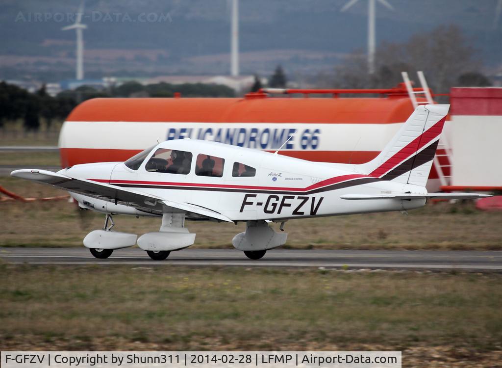 F-GFZV, Piper PA-28-181 Archer C/N 28-90117, Landing / take off from rwy 33