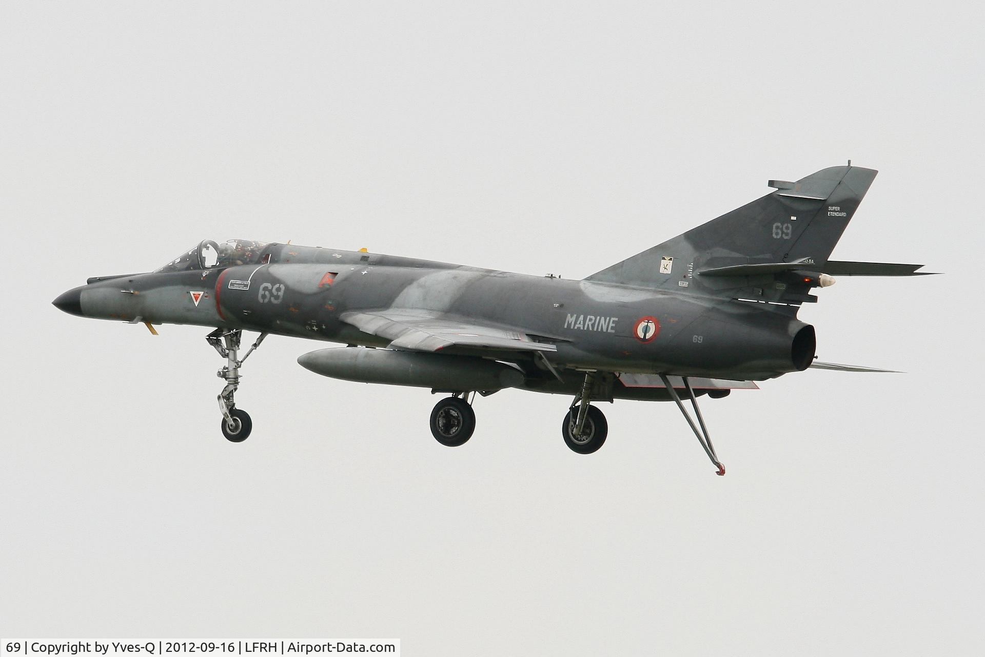 69, Dassault Super Etendard C/N 69, French Naval Aviation Dassault Super Etendard M (SEM), Solo display, Lann Bihoué Air Base (LFRH-LRT) Open day 2012