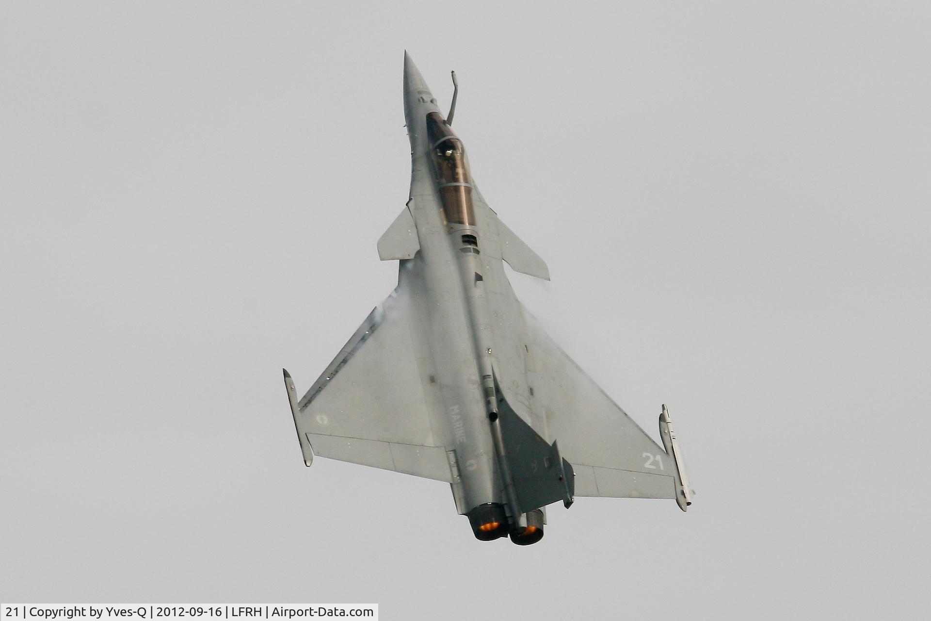 21, Dassault Rafale M C/N 21, French Naval Aviation Dassault Rafale M, Solo display, Lann Bihoué Air Base (LFRH-LRT) open day 2012