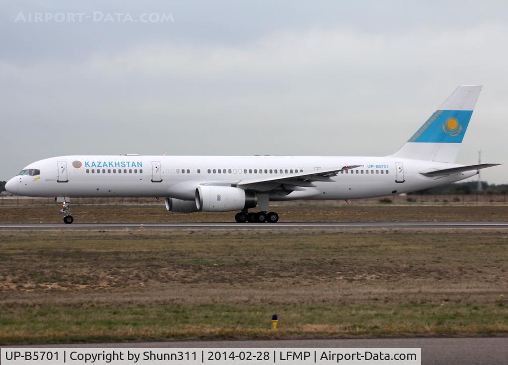 UP-B5701, 1986 Boeing 757-2M6 C/N 23454, Taking off rwy 33 after heavy maintenace @ EAS Industries