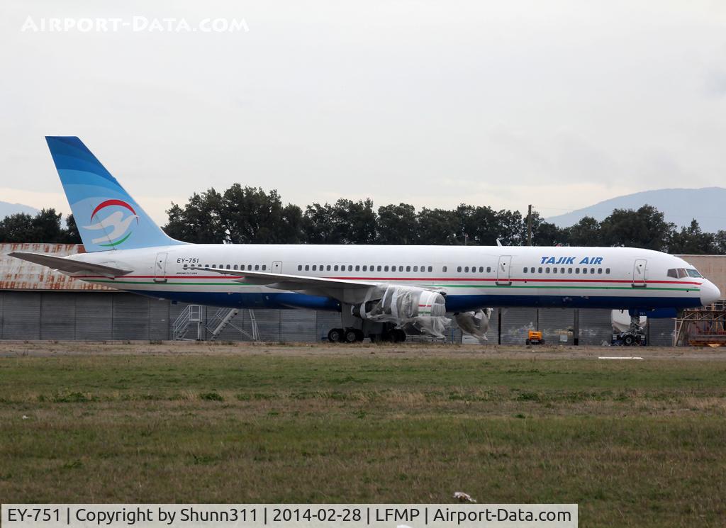 EY-751, 1992 Boeing 757-2Q8 C/N 24964, On maintenance @ EAS Industries