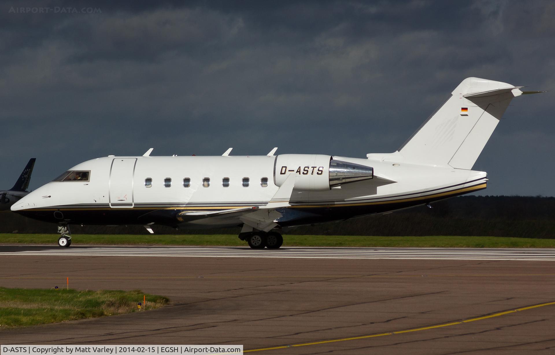 D-ASTS, 1998 Bombardier Challenger 604 (CL-600-2B16) C/N 5378, About to depart....