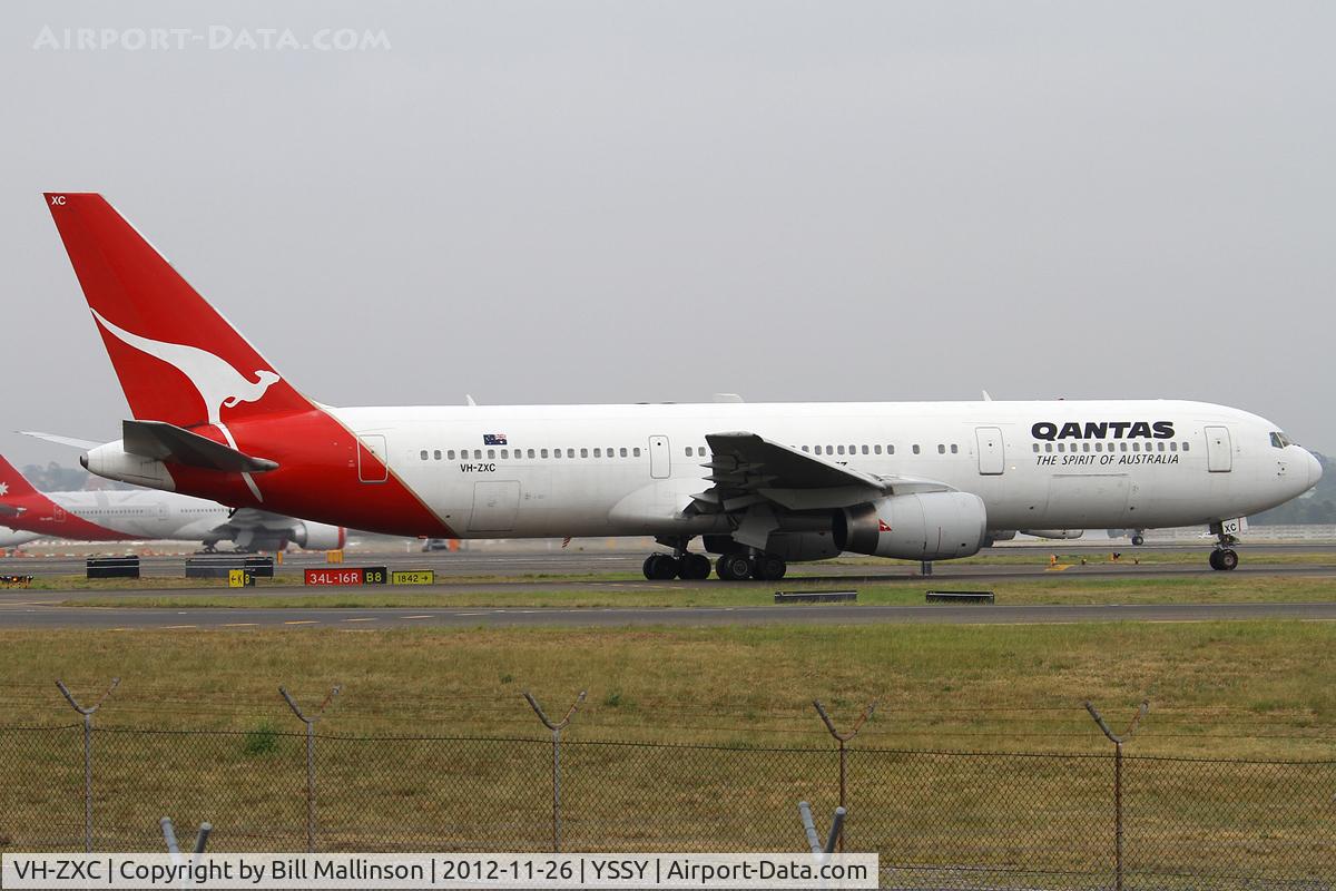 VH-ZXC, 1990 Boeing 767-336 C/N 24339, taxiing from 34R