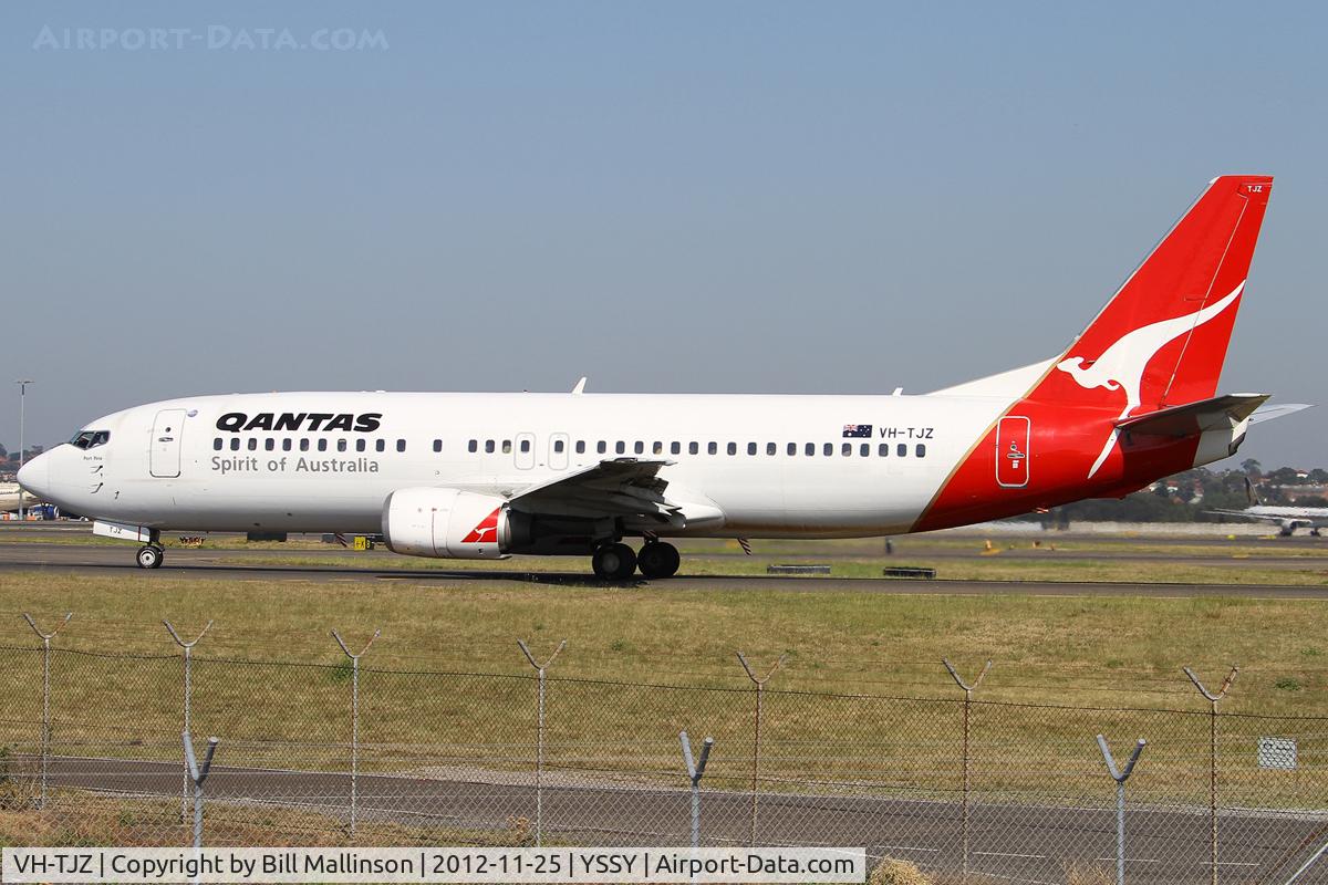 VH-TJZ, 1996 Boeing 737-476 C/N 28152, taxiing to 34R