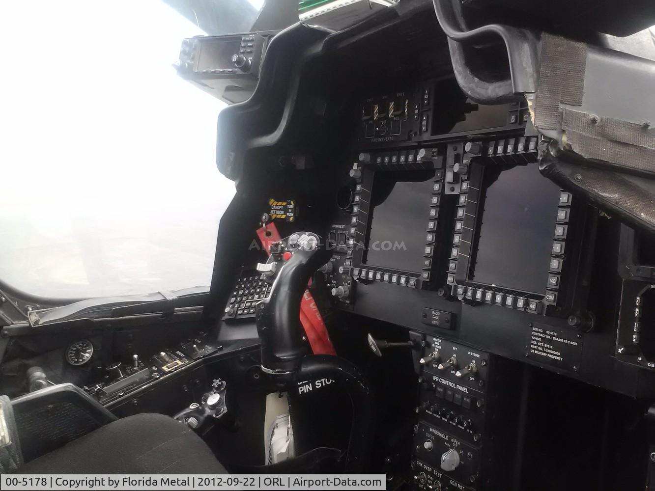 00-5178, 1987 Boeing AH-64D Longbow Apache C/N PVD178, Apache cockpit