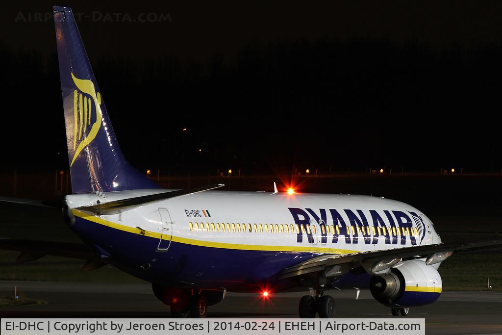 EI-DHC, 2005 Boeing 737-8AS C/N 33573, at night