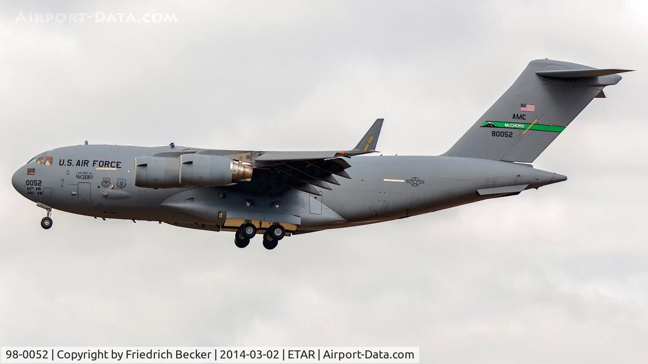 98-0052, 1998 Boeing C-17A Globemaster III C/N 50056/P-52, on final RW27