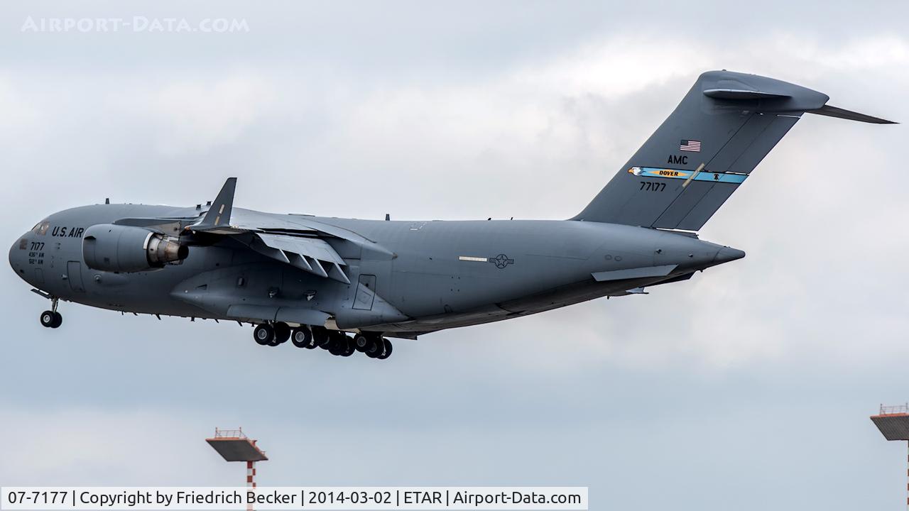 07-7177, 2007 Boeing C-17A Globemaster III C/N P-177, on final RW27