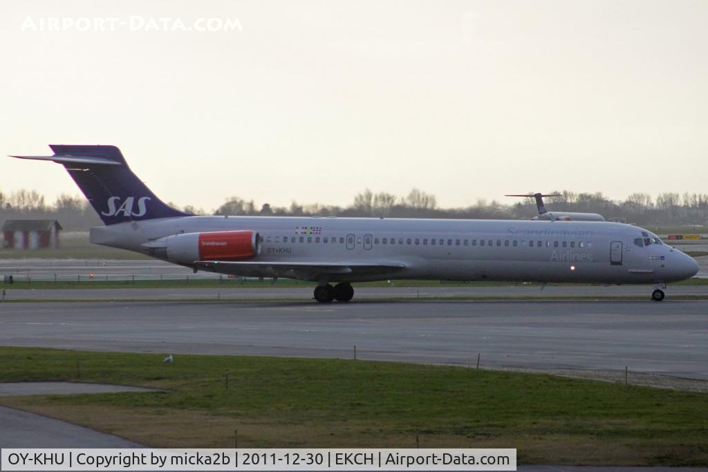 OY-KHU, 1991 McDonnell Douglas MD-87 (DC-9-87) C/N 53336, Taxiing