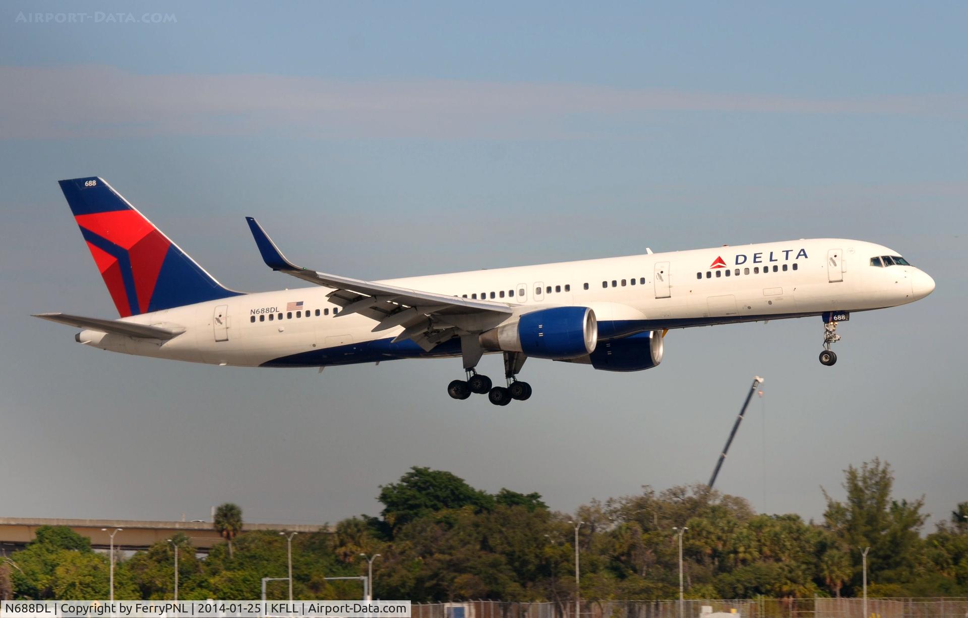 N688DL, 1998 Boeing 757-232 C/N 27587, Delta B752 landing