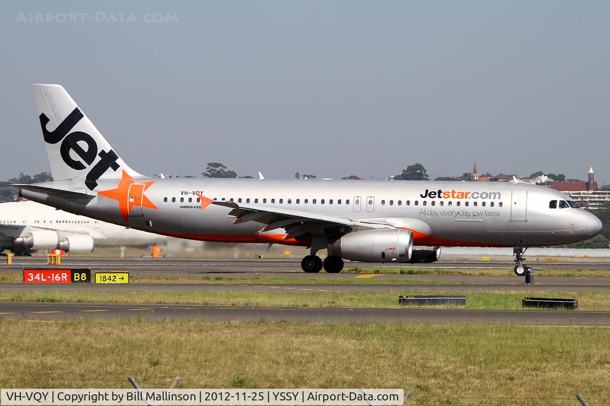VH-VQY, 2004 Airbus A320-232 C/N 2299, taxiing from 34R