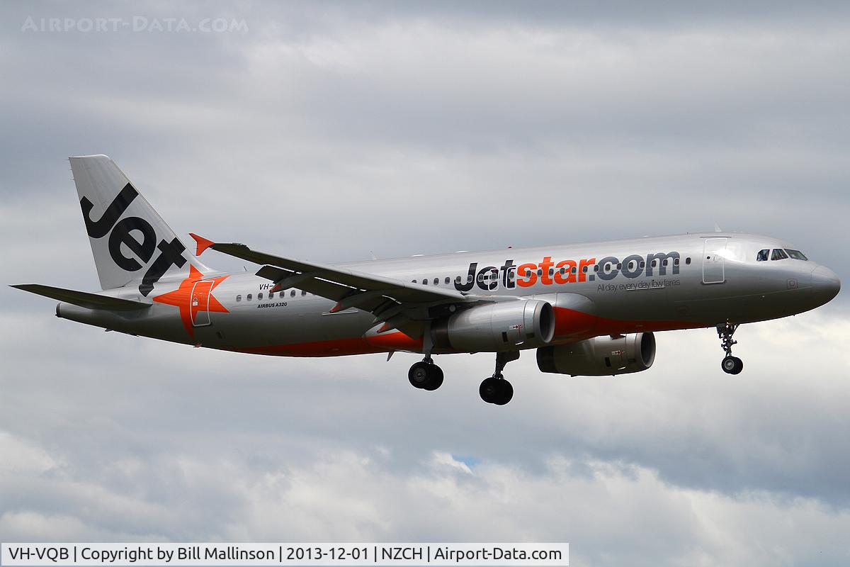 VH-VQB, 2009 Airbus A320-232 C/N 3743, finals to 29