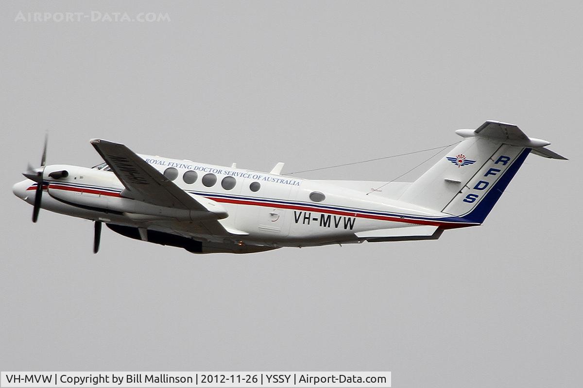 VH-MVW, 2003 Raytheon B200 King Air C/N BB-1814, away for another MediVac