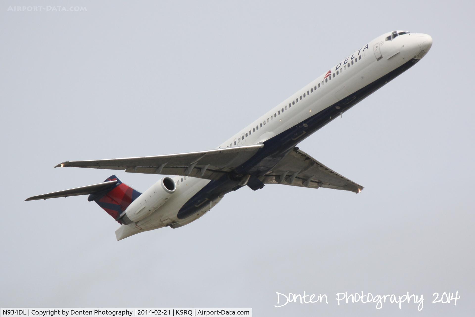 N934DL, 1989 McDonnell Douglas MD-88 C/N 49721, Delta Flight 2298 (N934DL) departs Sarasota-Bradenton International Airport enroute to Hartsfield-Jackson Atlanta International Airport