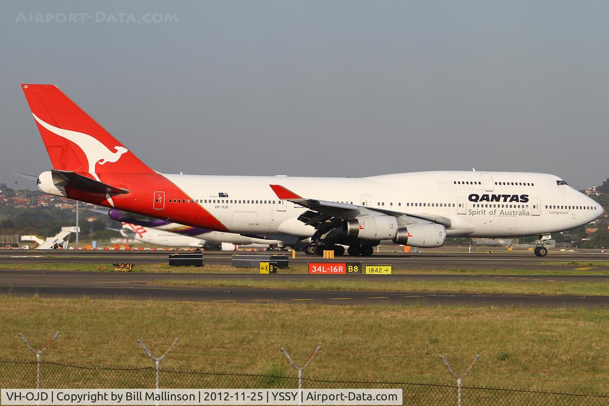 VH-OJD, 1989 Boeing 747-438 C/N 24481, taxiing from 34L