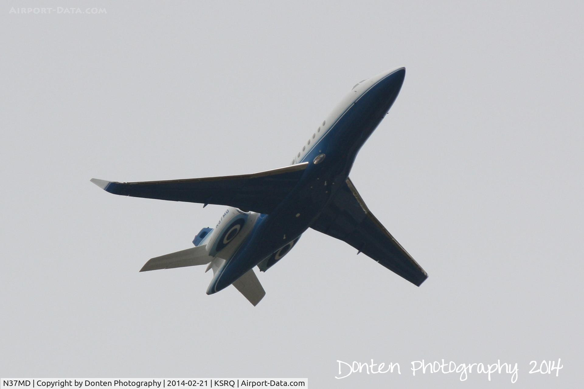 N37MD, 1996 Dassault Falcon 2000 C/N 32, Dassault Falcon 2000 (N37MD) departs Sarasota-Bradenton International Airport
