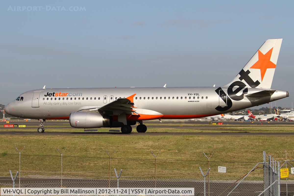 VH-VQL, 2006 Airbus A320-232 C/N 2642, taxiing to 34R