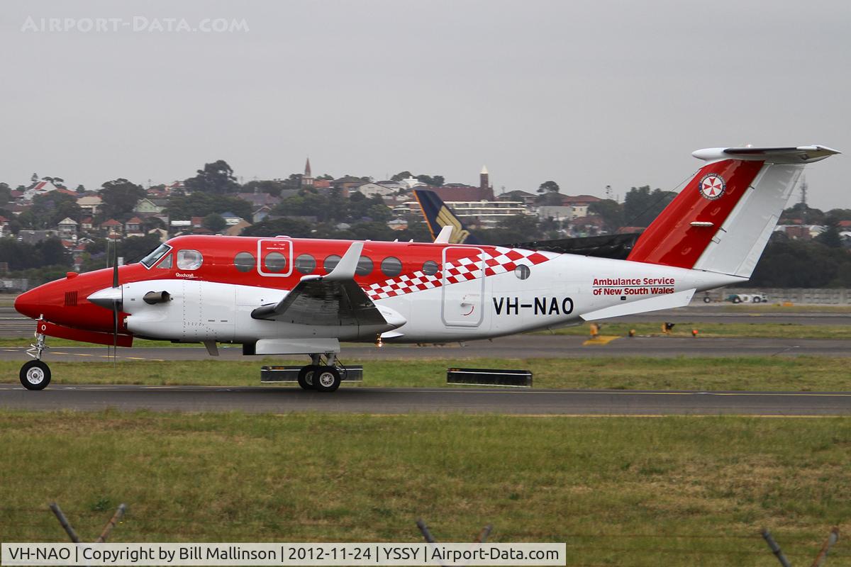 VH-NAO, Hawker Beechcraft B350C King Air (B300C) C/N FM-49, off on another mission