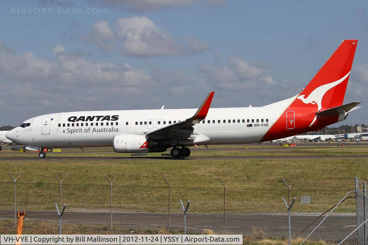 VH-VYE, 2005 Boeing 737-838 C/N 33993, taxiing to 16L