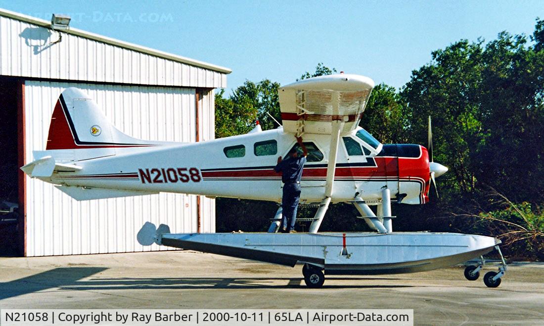 N21058, 1954 De Havilland Canada DHC-2 MK. I(L20A) C/N 630, de Havilland Canada DHC-2 Beaver Mk.1 [630] Belle Chasse~N 11/10/2000