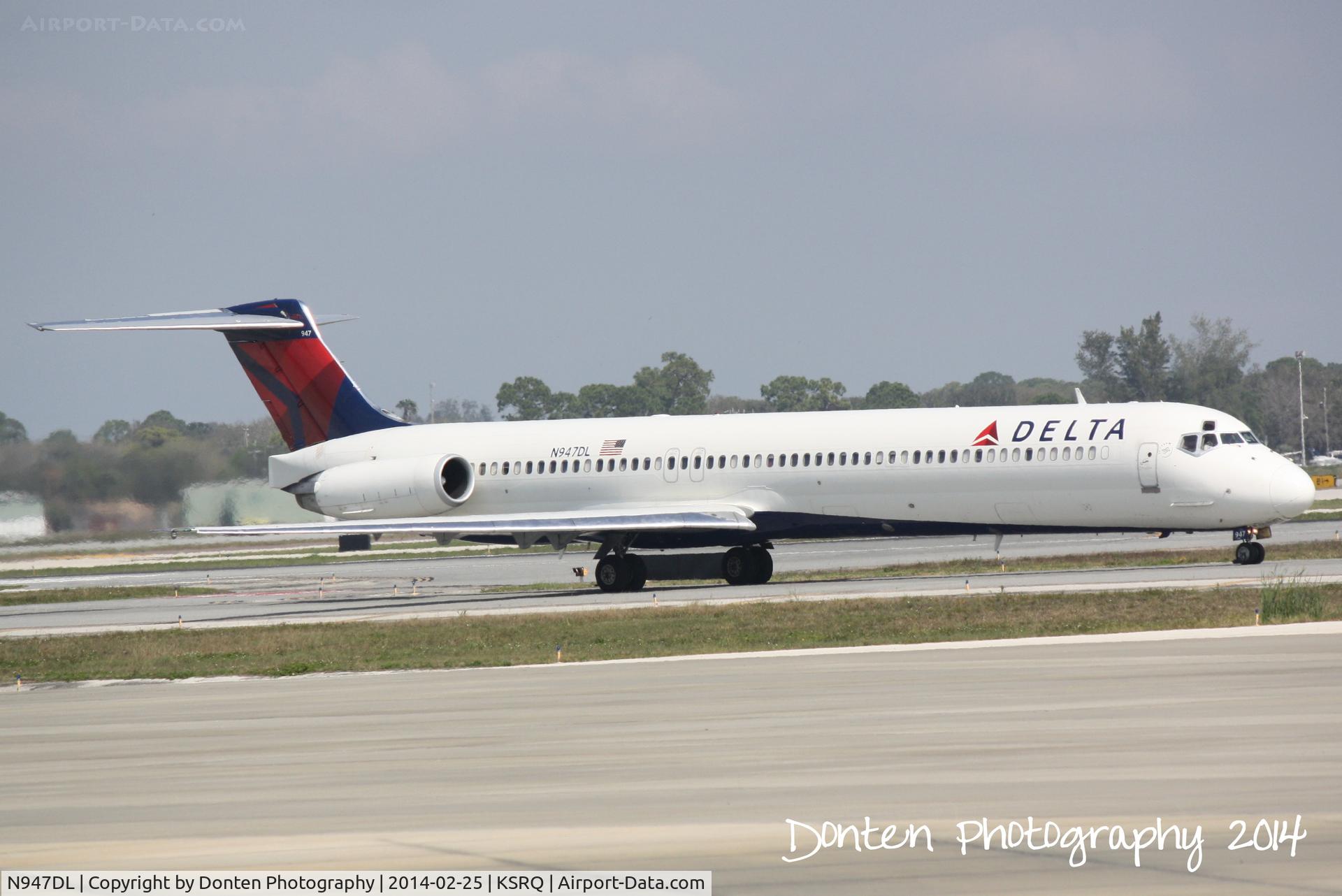 N947DL, 1989 McDonnell Douglas MD-88 C/N 49878, Delta Flight 2298 (N947DL) taxis at Sarasota-Bradenton International Airport
