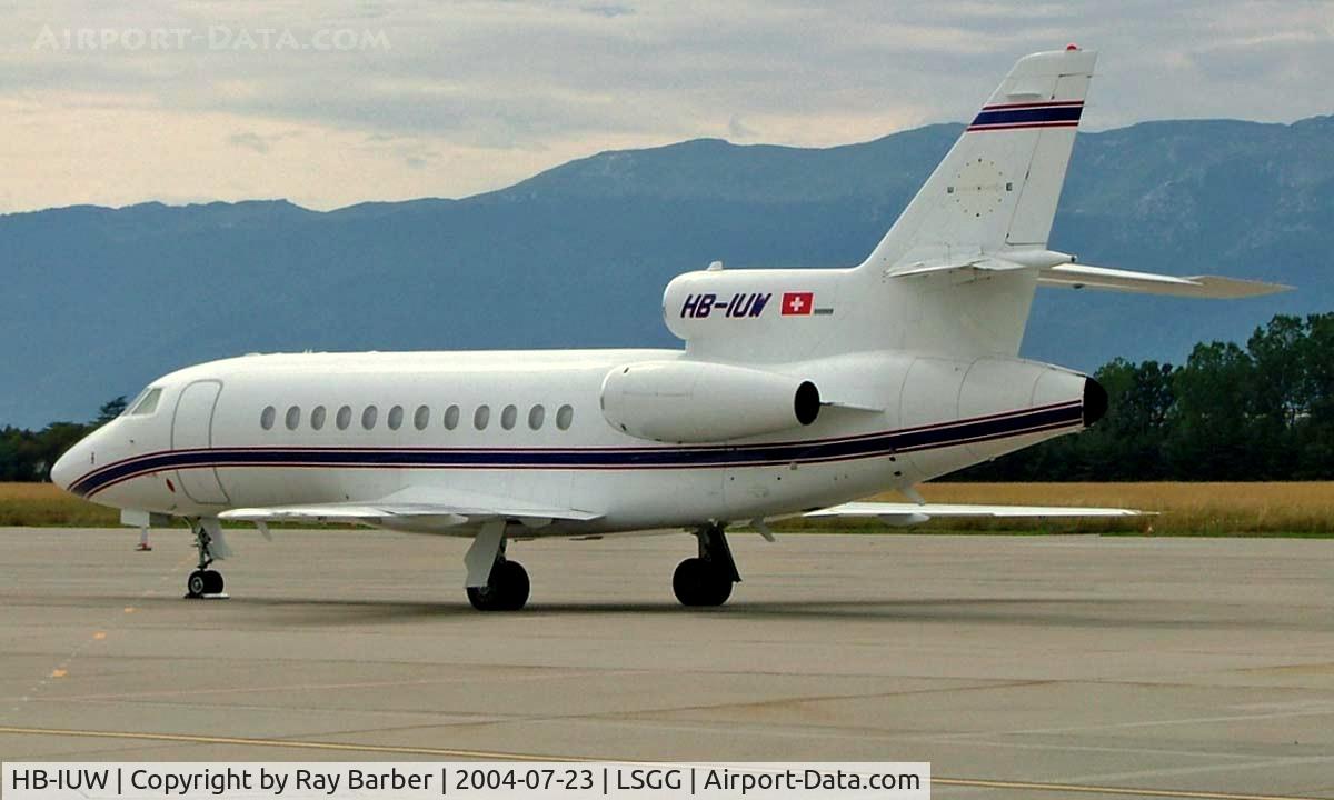 HB-IUW, 1995 Dassault Falcon 900B C/N 150, Dassault Falcon 900B [150] (Jet Aviation Business Jets AG) Geneva~HB 23/07/2004