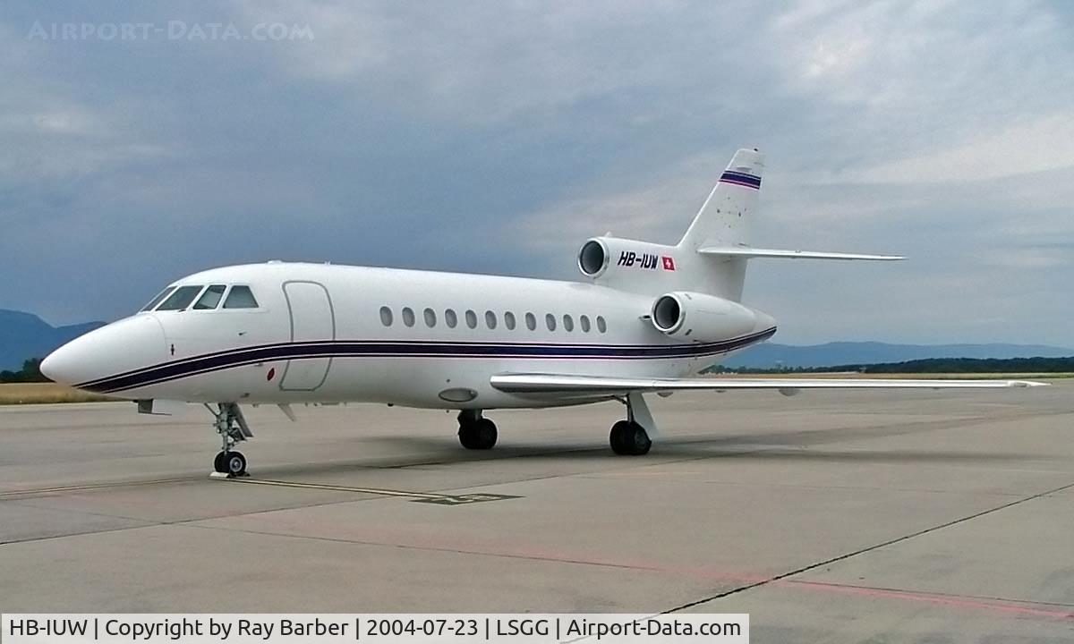 HB-IUW, 1995 Dassault Falcon 900B C/N 150, Dassault Falcon 900B [150] (Jet Aviation Business Jets AG) Geneva~HB 23/07/2004