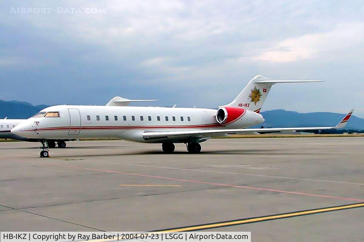 HB-IKZ, 2000 Bombardier BD-700-1A10 Global Express C/N 9054, Bombardier BD-700-1A10 Global Express [9054] (TAG Aviation) 23/07/2004