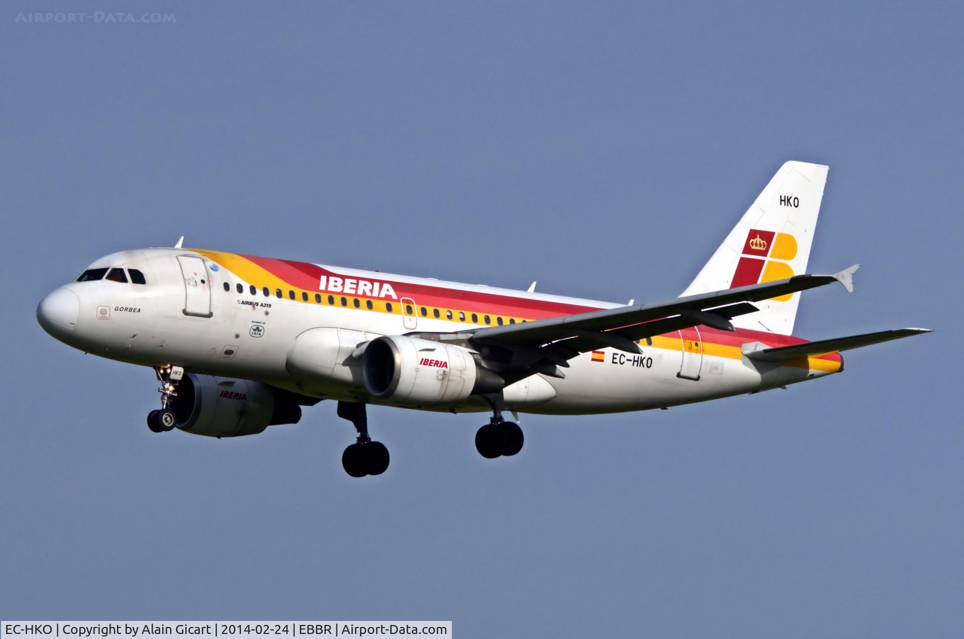 EC-HKO, 2000 Airbus A319-111 C/N 1362, Landing