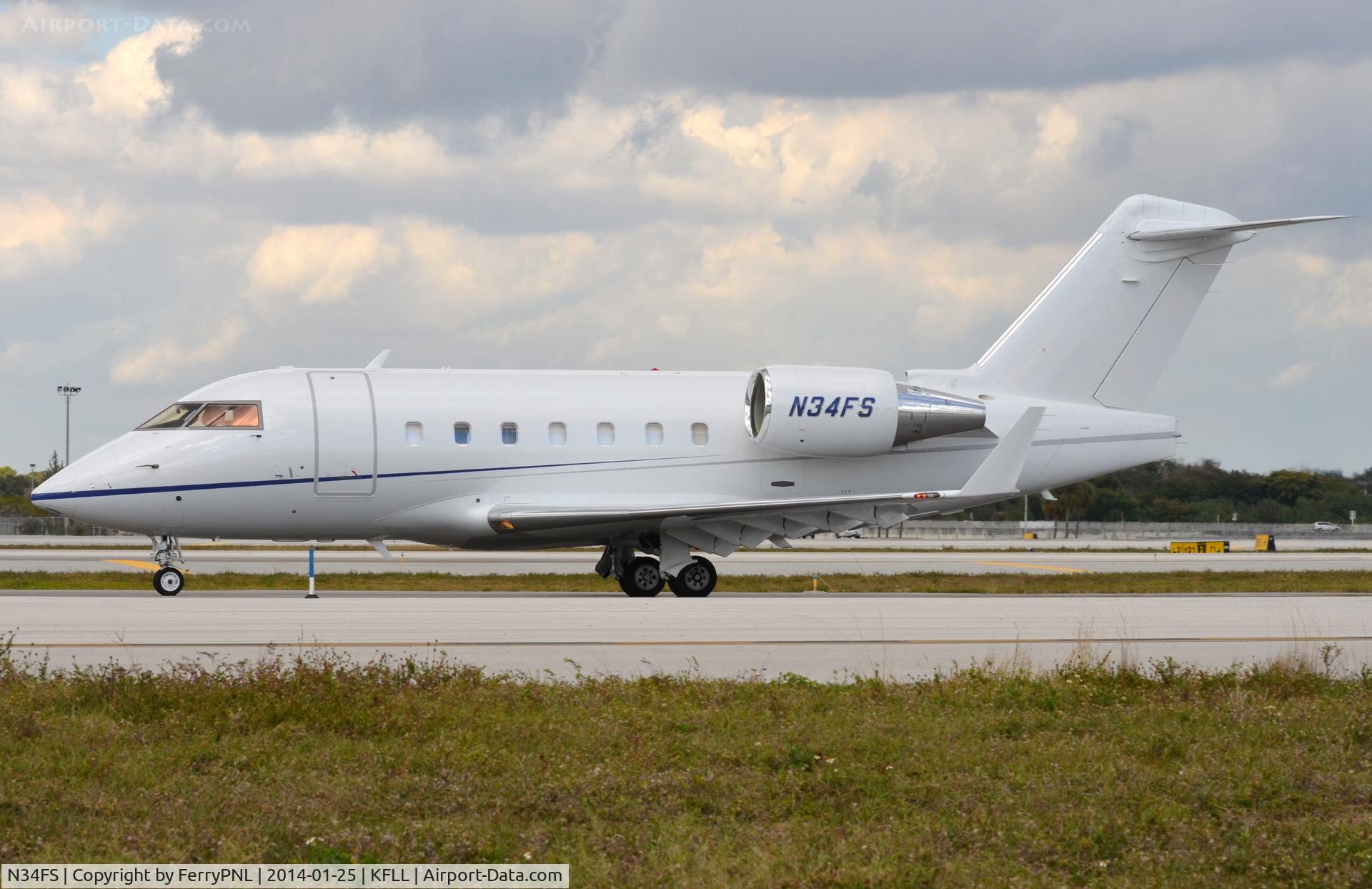 N34FS, 1996 Bombardier Challenger 604 (CL-600-2B16) C/N 5307, CL605 taxying to the runway
