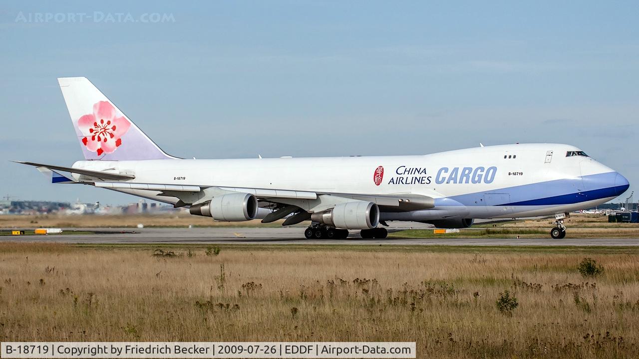 B-18719, 2005 Boeing 747-409F/SCD C/N 33739, departure via RW18W