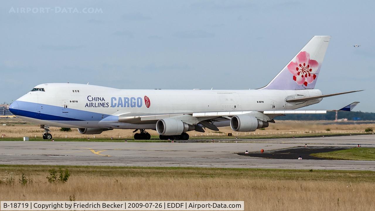 B-18719, 2005 Boeing 747-409F/SCD C/N 33739, taxying to the active