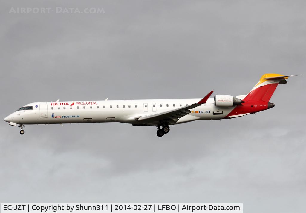 EC-JZT, 2006 Canadair CRJ-900ER (CL-600-2D24) C/N 15113, Landing rwy 32L in new Iberia c/s